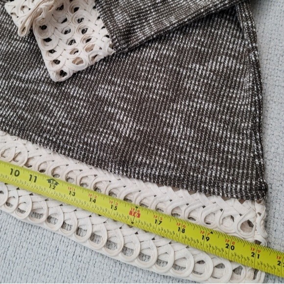 Entro Long-sleeved Sweater with Cutout Detail Trim - Picture 10 of 12